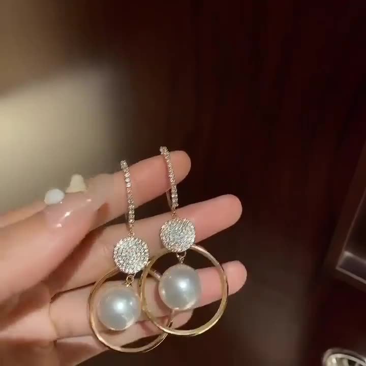 Evelyn™ Pearl Hoop Earrings