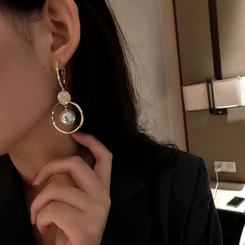 Evelyn™ Pearl Hoop Earrings