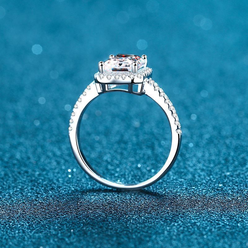 Isabelle™ Moissanite Ring in Silver 925